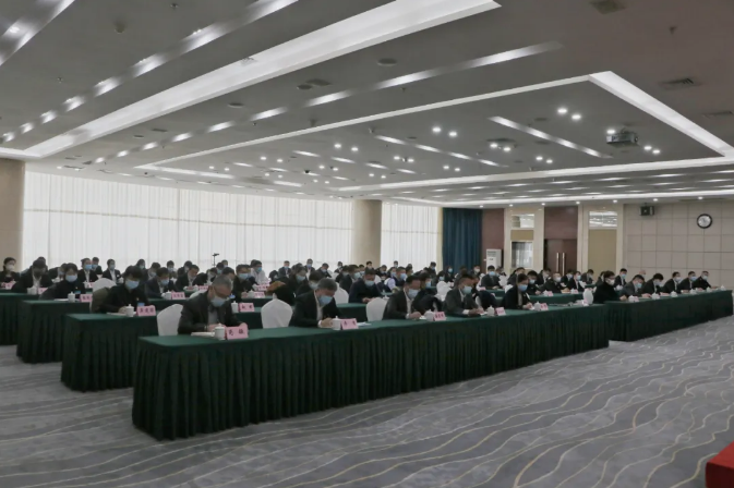 鞍勤集團(tuán)、溫泉集團(tuán)舉辦貫徹落實市第十三次黨代會精神宣講報告會(圖3)
