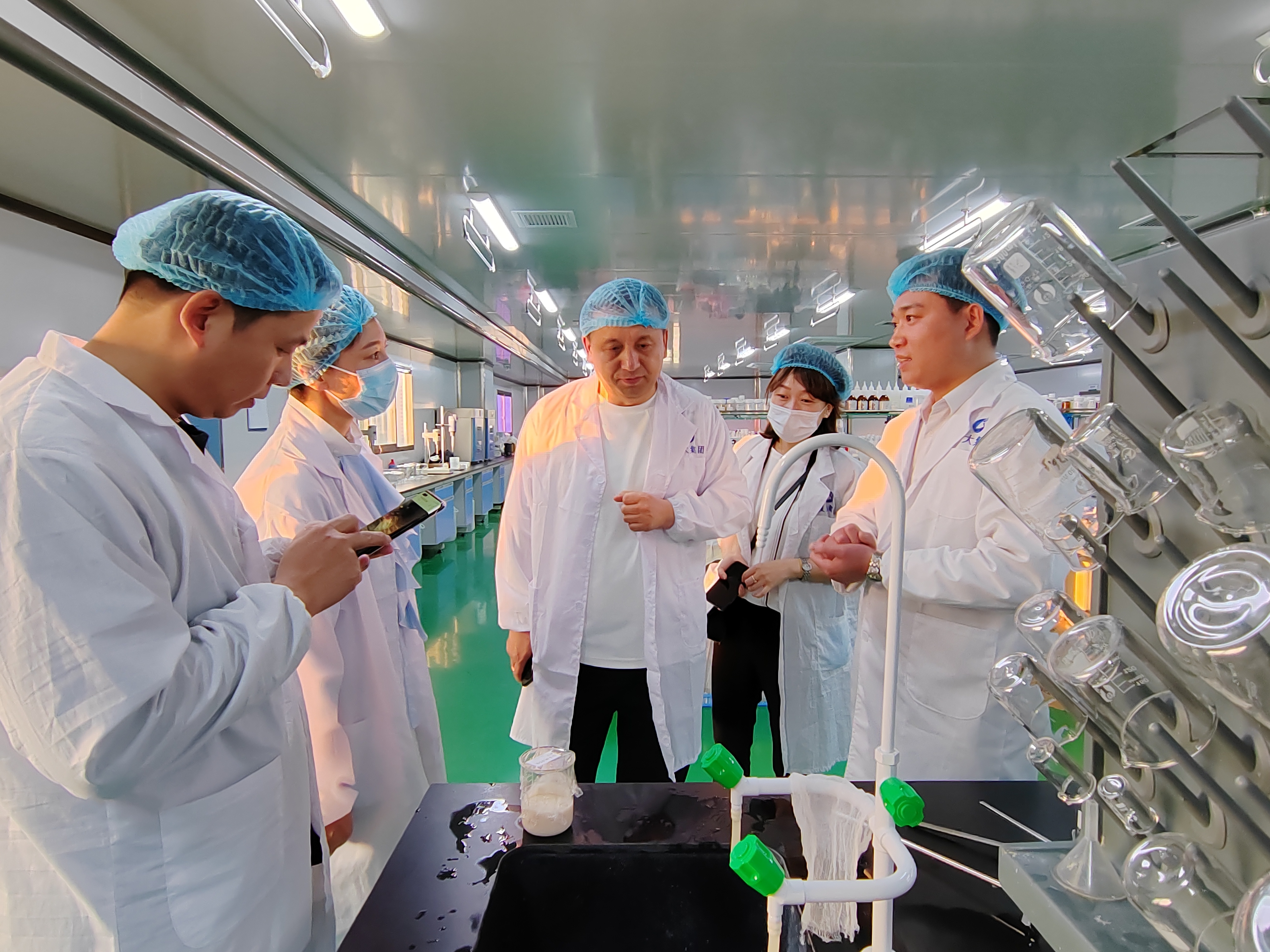 鞍勤集團、溫泉集團、公服集團商務考察組赴廣州調(diào)研